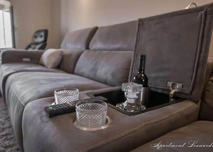 Penthouse Leonarda With Private Parking