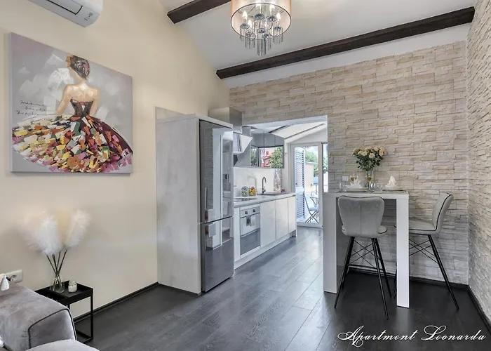 Penthouse Leonarda With Private Parking