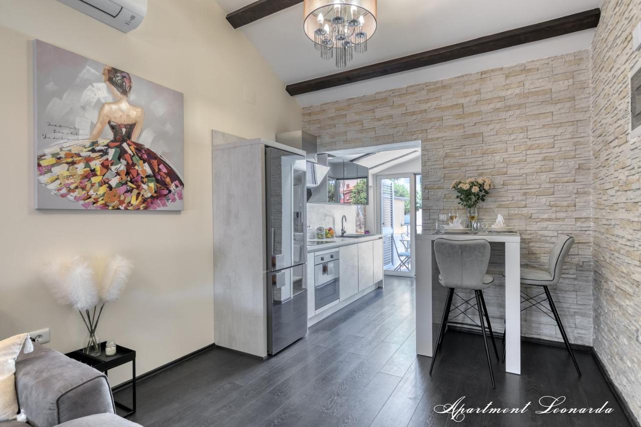 Apartment Penthouse Leonarda With Private Parking