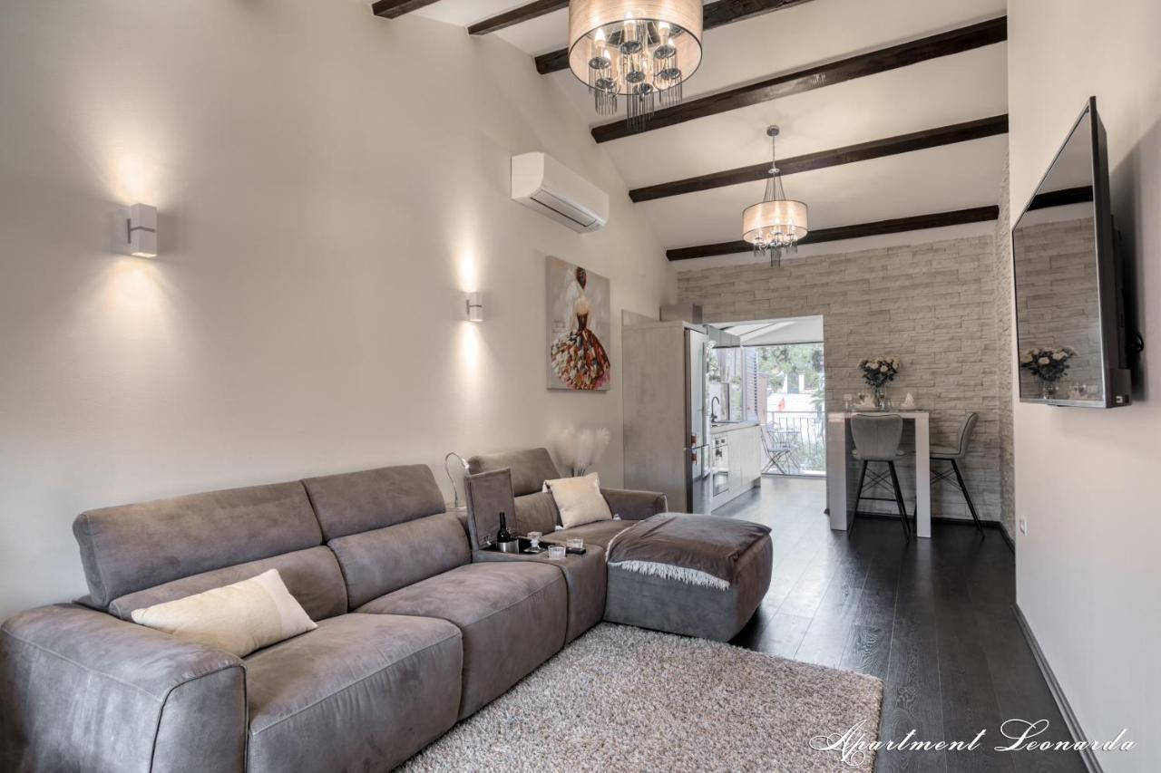 Apartment Penthouse Leonarda With Private Parking Pula